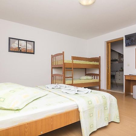 Apartments With A Parking Space Brela, Makarska - 11687 客房 照片