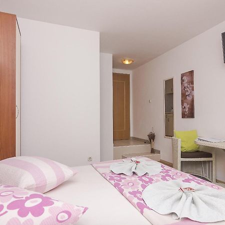 Apartments With A Parking Space Brela, Makarska - 11687 客房 照片