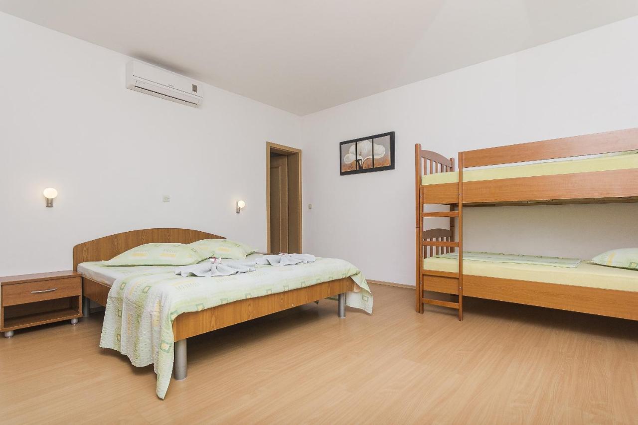 Apartments With A Parking Space Brela, Makarska - 11687 外观 照片