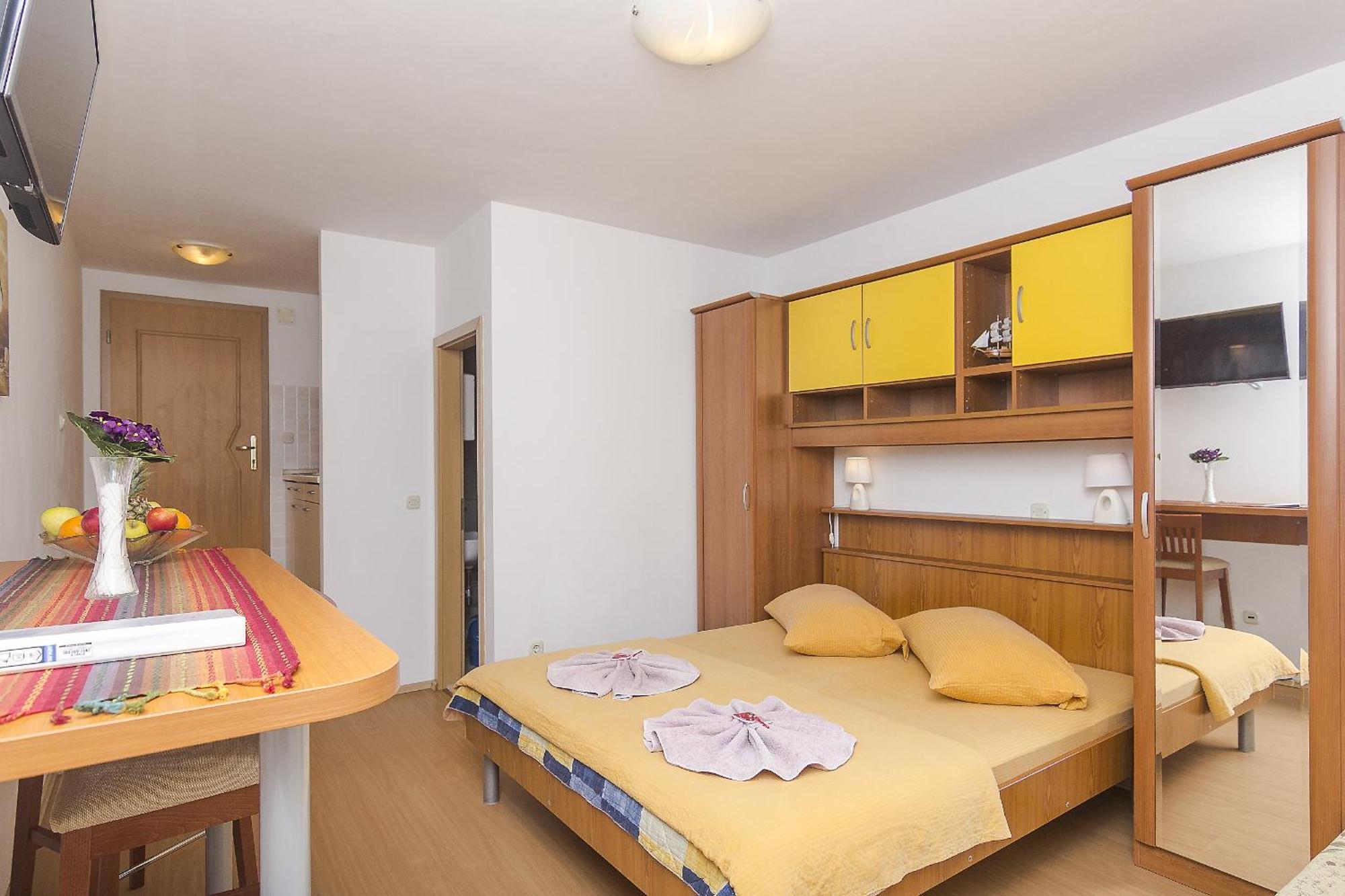 Apartments With A Parking Space Brela, Makarska - 11687 客房 照片